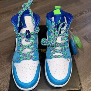 Nike Air Jordan 1 Mid SE GS 'Sprite' Size 4.5Y